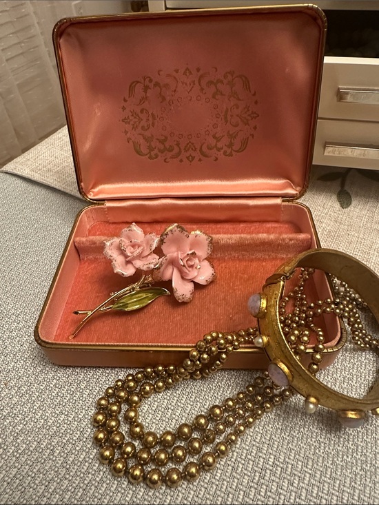 Coro Jewelry - 💐1950s CORO Vintage Mid Century Pink Gold Dusted Porcelain Rose Statement Brooch